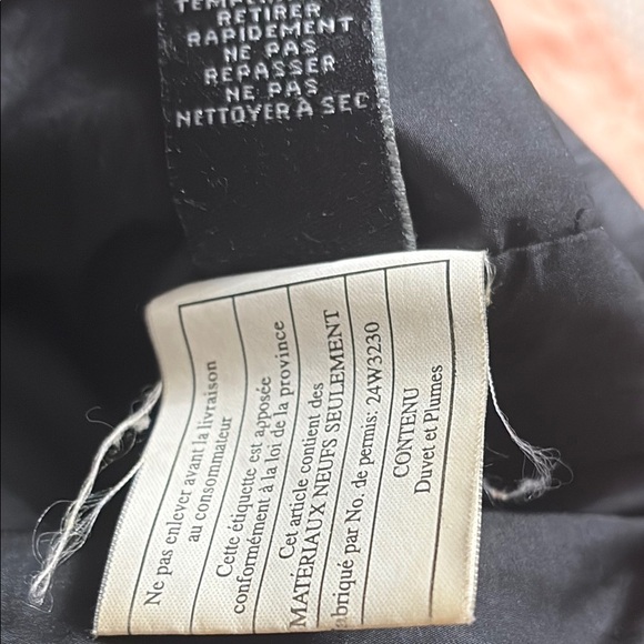 American Eagle Outfitters wonens Black Puffer Vest size medium - Picture 6 of 6